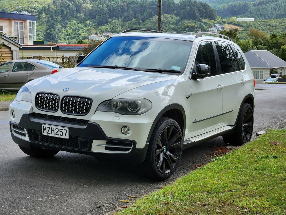 BMW X5 White.jpeg